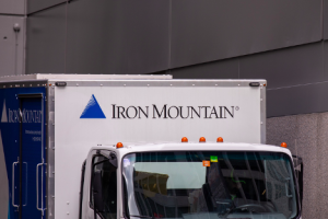 Iron Mountain dividend safety rating