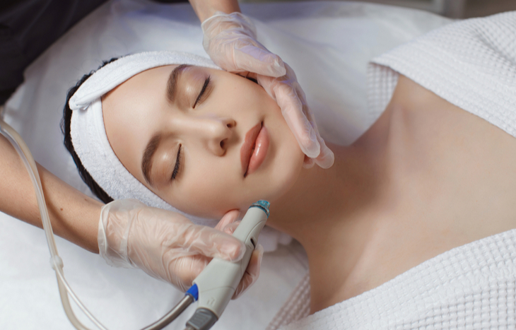 The HydraFacial IPO brings stock of the leading beauty health company to market.