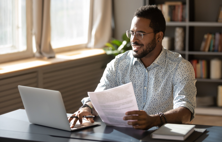 A man focusing on arbitrage trading