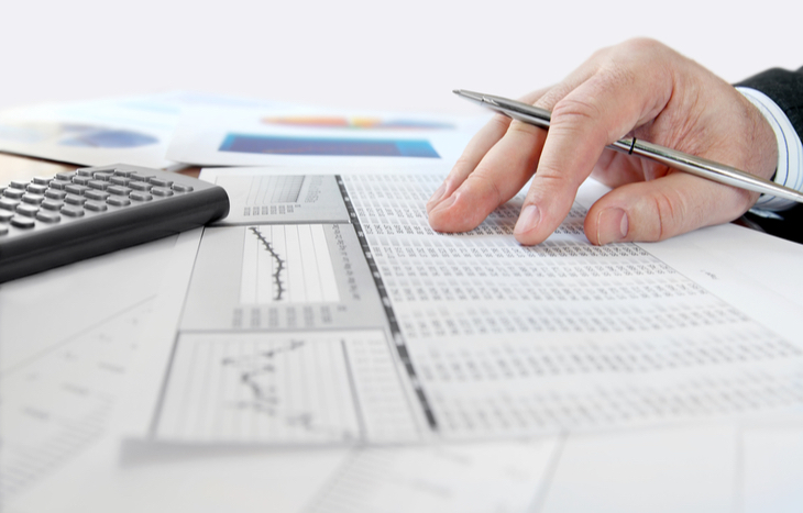 Top stocks with low price to earnings ratio.